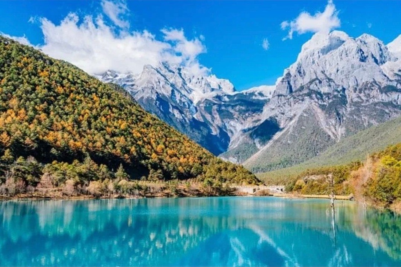 ทะเลสาบไป๋สุ่ยเหอ (Blue Moon Valley)